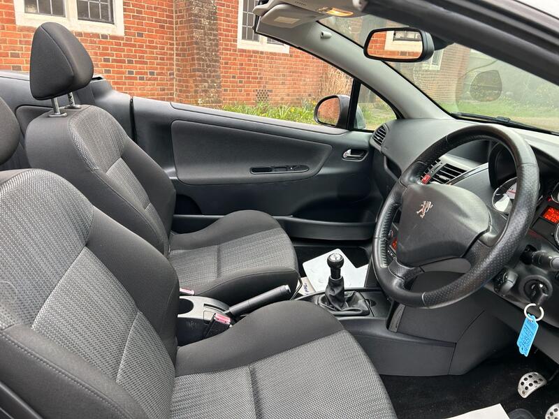 PEUGEOT 207 CC