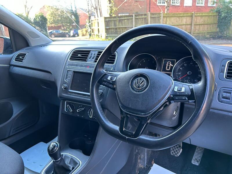VOLKSWAGEN POLO