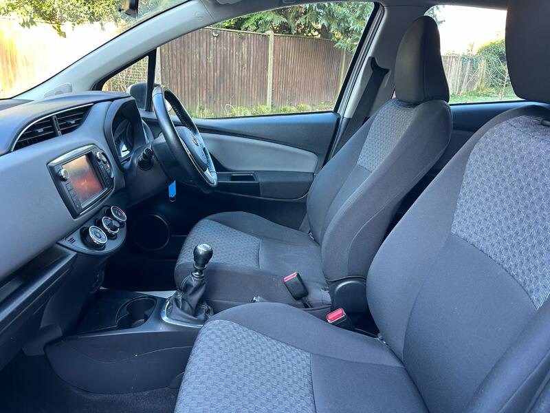 View TOYOTA YARIS 1.3 Dual VVT-i Icon