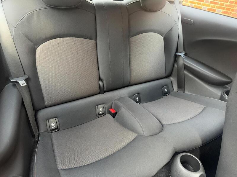 MINI HATCH