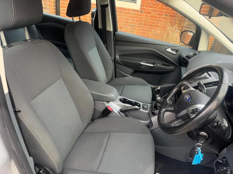 View FORD GRAND C-MAX 1.6 TDCi Zetec