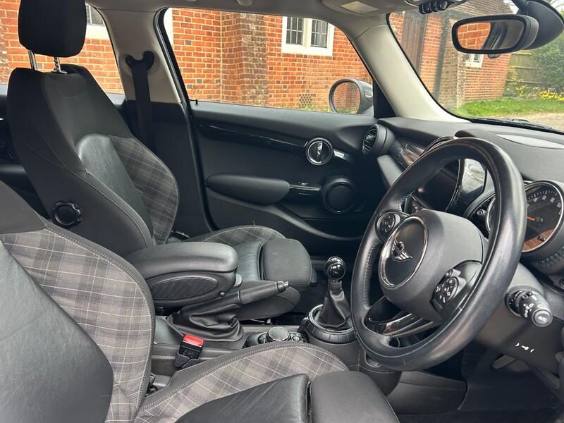 View MINI HATCH 2.0 5-Door Hatch Cooper SD
