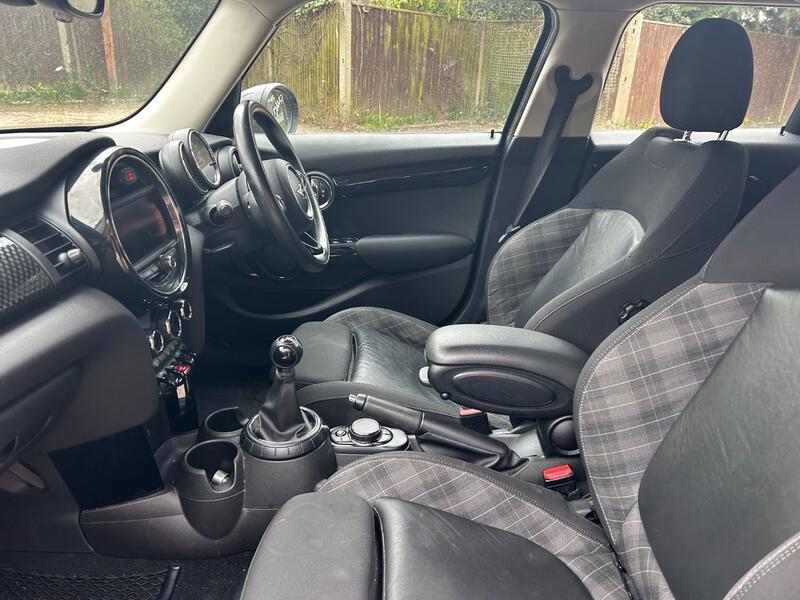 View MINI HATCH 2.0 5-Door Hatch Cooper SD