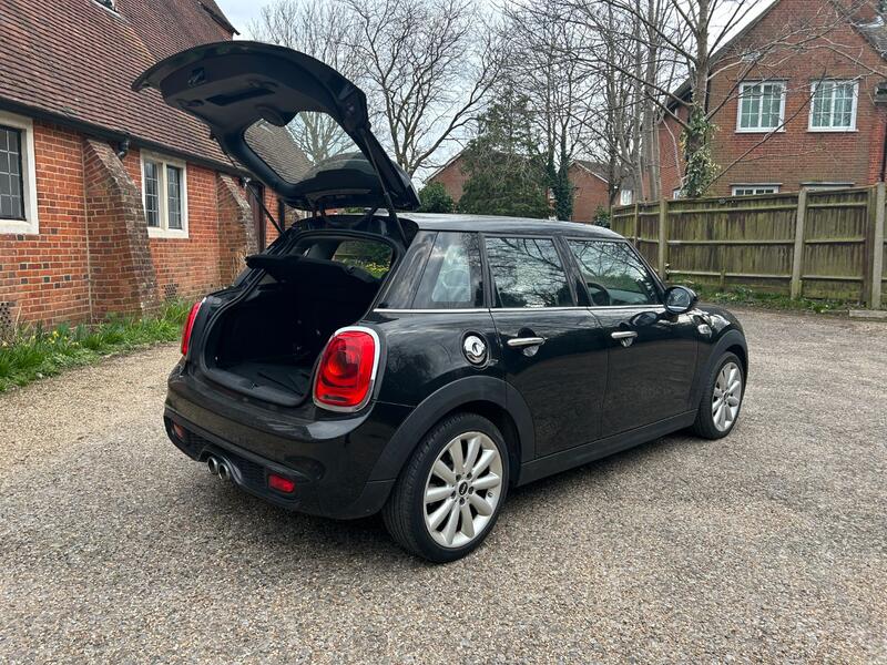 MINI HATCH