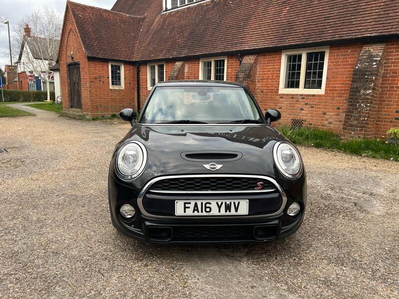 MINI HATCH