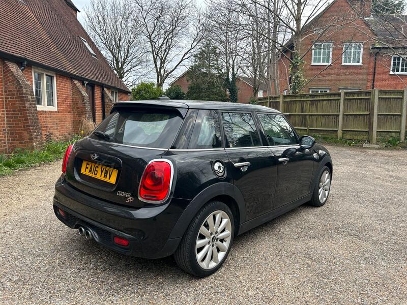 MINI HATCH