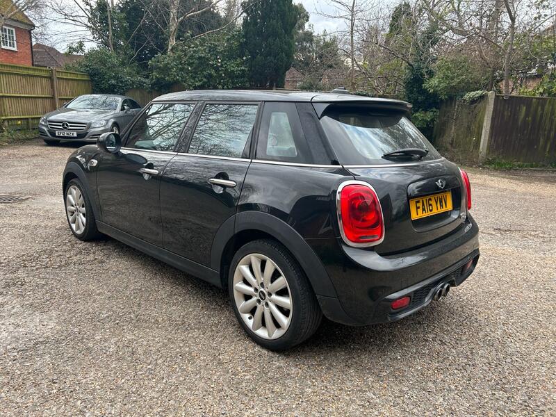 MINI HATCH