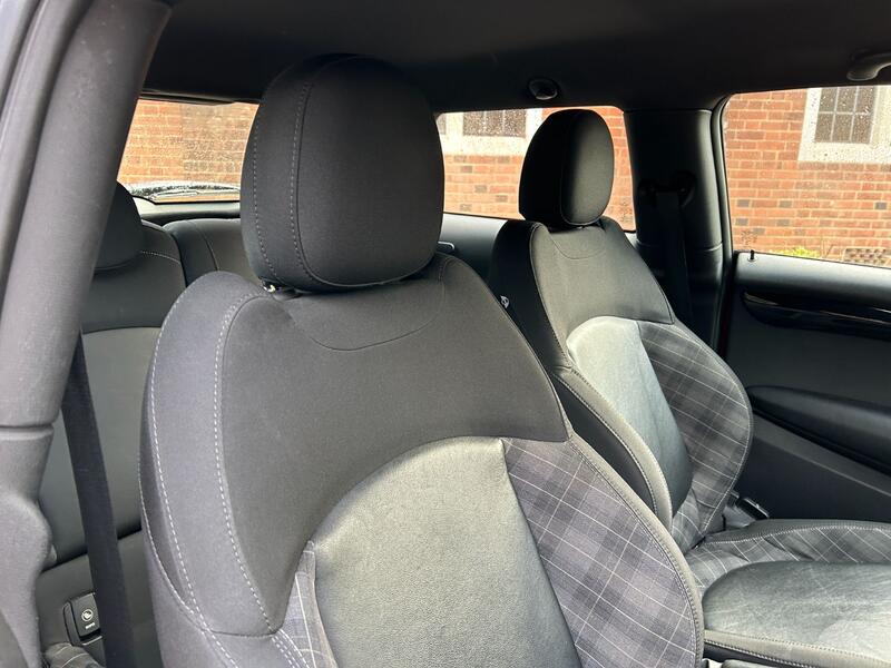 MINI HATCH