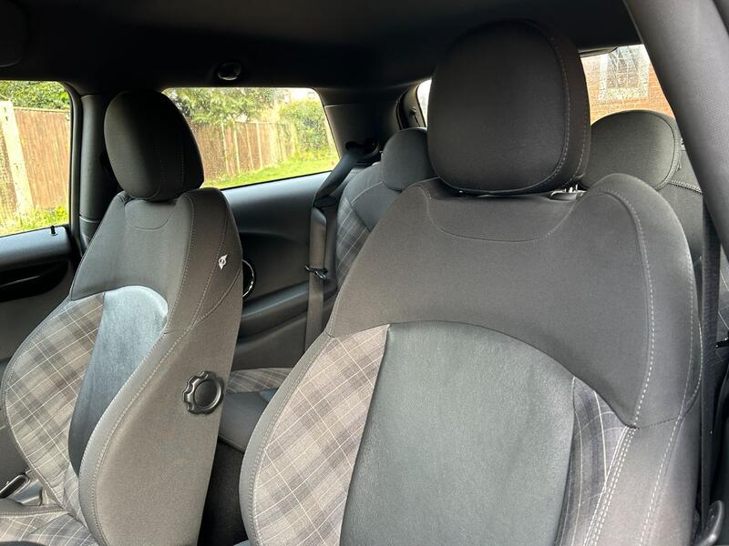 MINI HATCH