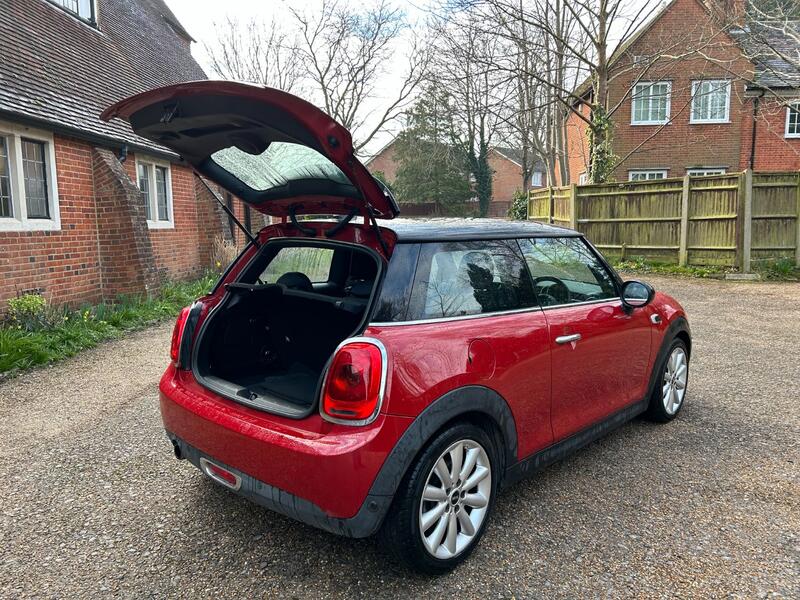 MINI HATCH