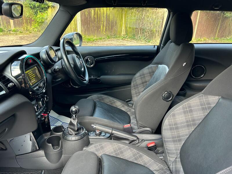 View MINI HATCH 1.5 Cooper 3-Door Hatch
