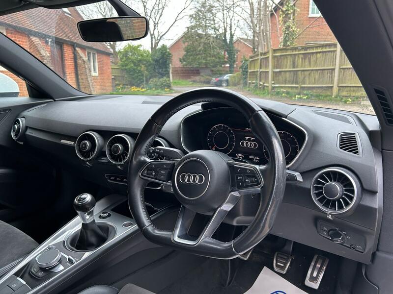 View AUDI TT 1.8 TFSI Sport