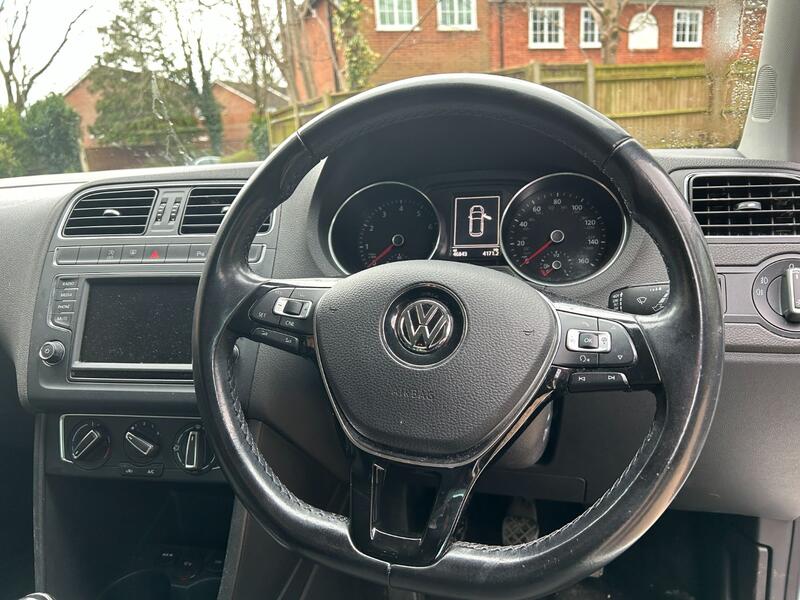 VOLKSWAGEN POLO
