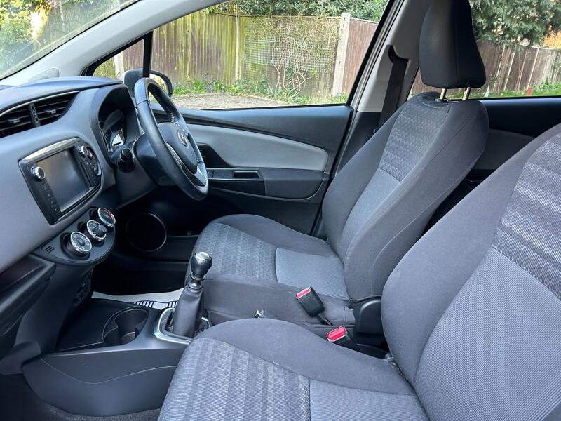 View TOYOTA YARIS 1.3 Dual VVT-i Icon