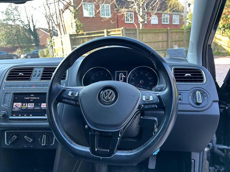 VOLKSWAGEN POLO