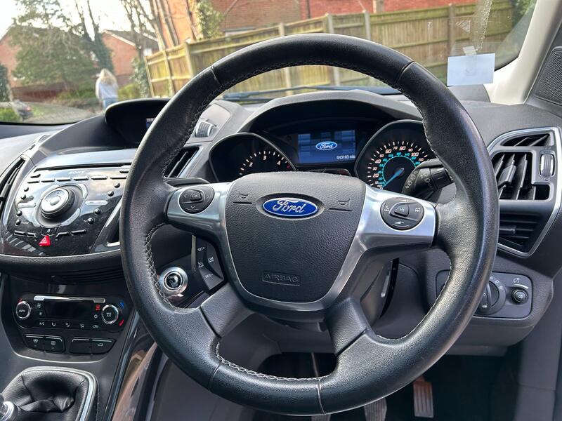 FORD KUGA