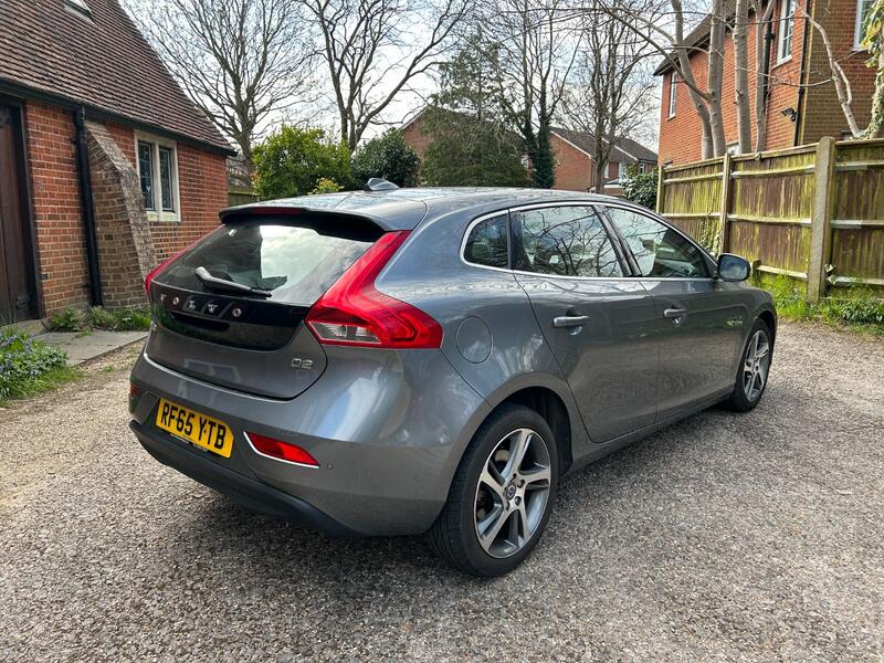 VOLVO V40