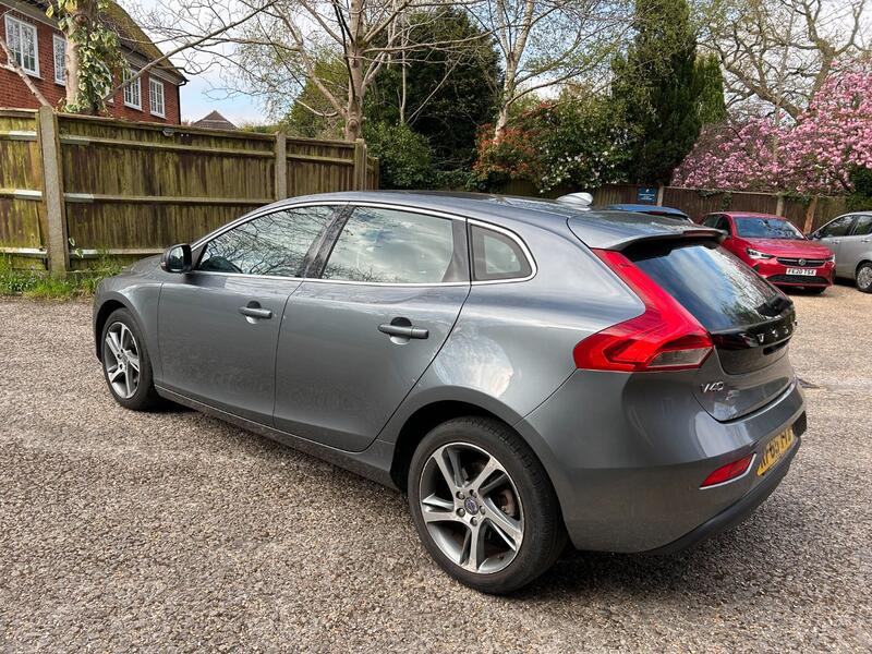 VOLVO V40