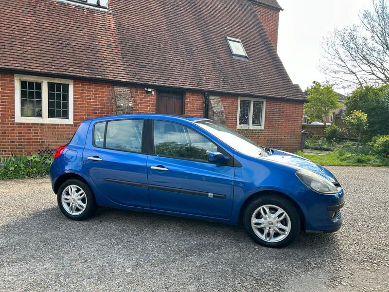 View RENAULT CLIO 1.4 16v Dynamique