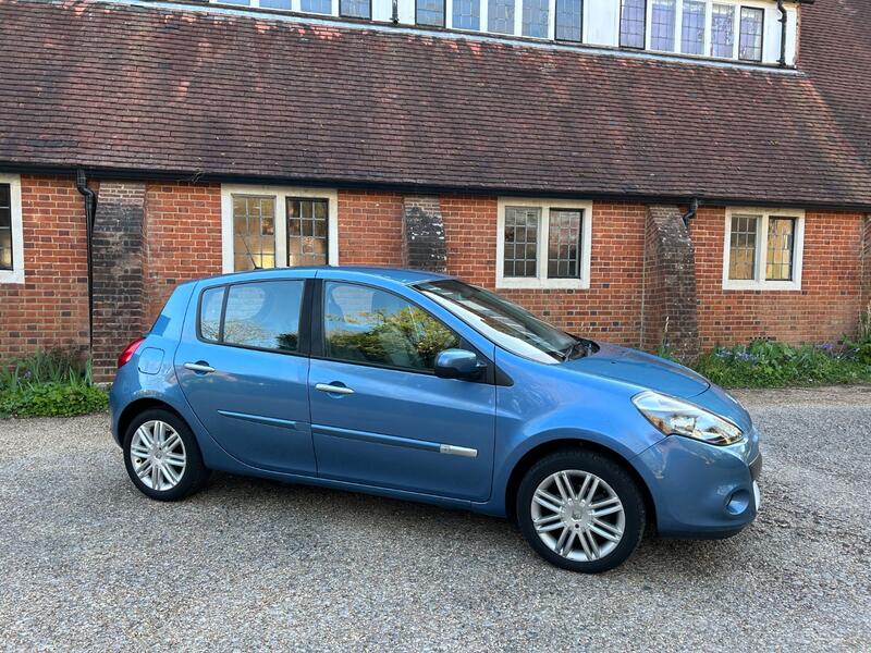 View RENAULT CLIO 1.6 VVT Initiale TomTom