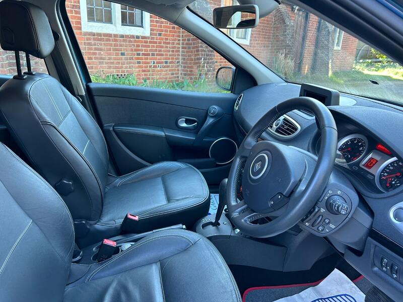View RENAULT CLIO 1.6 VVT Initiale TomTom