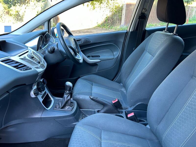 View FORD FIESTA 1.6 TDCi Zetec