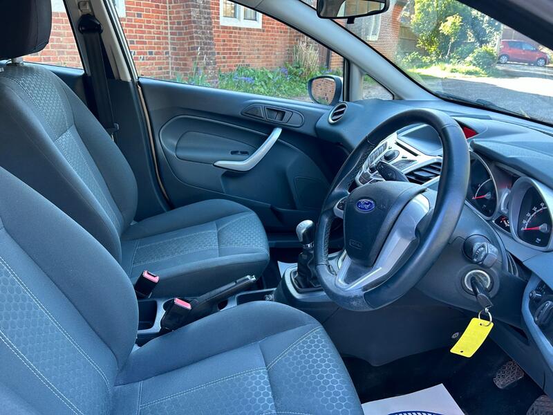 View FORD FIESTA 1.6 TDCi Zetec