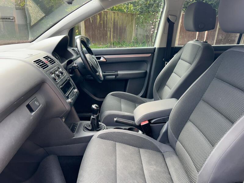View VOLKSWAGEN TOURAN 1.6 TDI SE 7 Seat