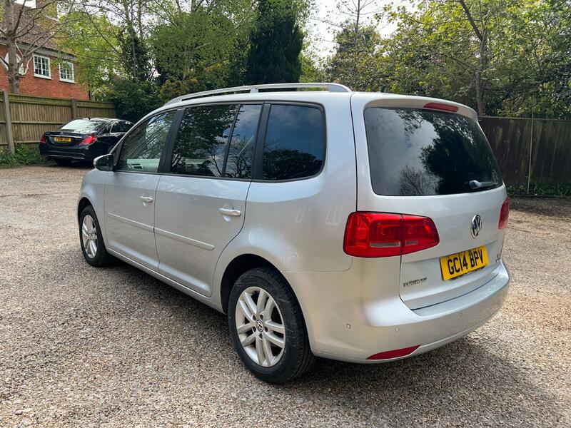 VOLKSWAGEN TOURAN