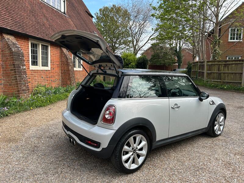 MINI HATCH