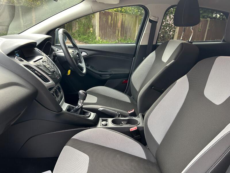 View FORD FOCUS 1.0 T EcoBoost Zetec