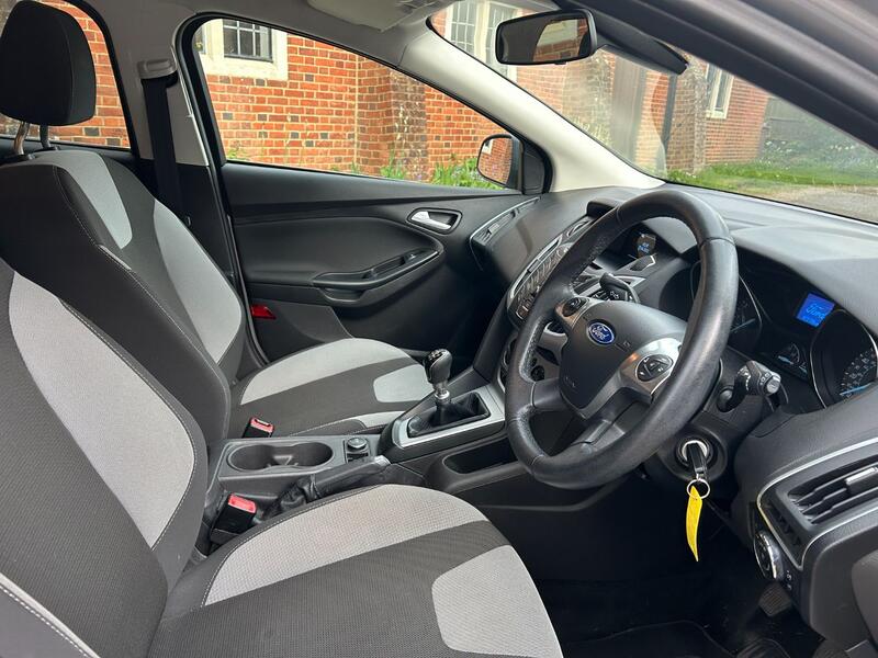 View FORD FOCUS 1.0 T EcoBoost Zetec