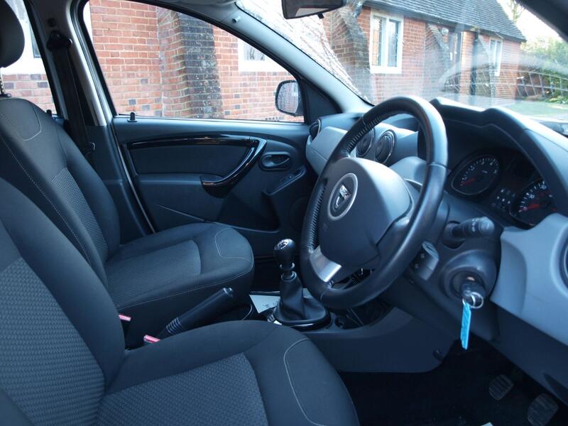 View DACIA DUSTER 1.5 dCi Laureate