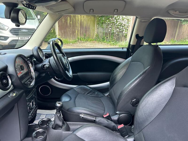 View MINI HATCH 1.6 Cooper Hatch