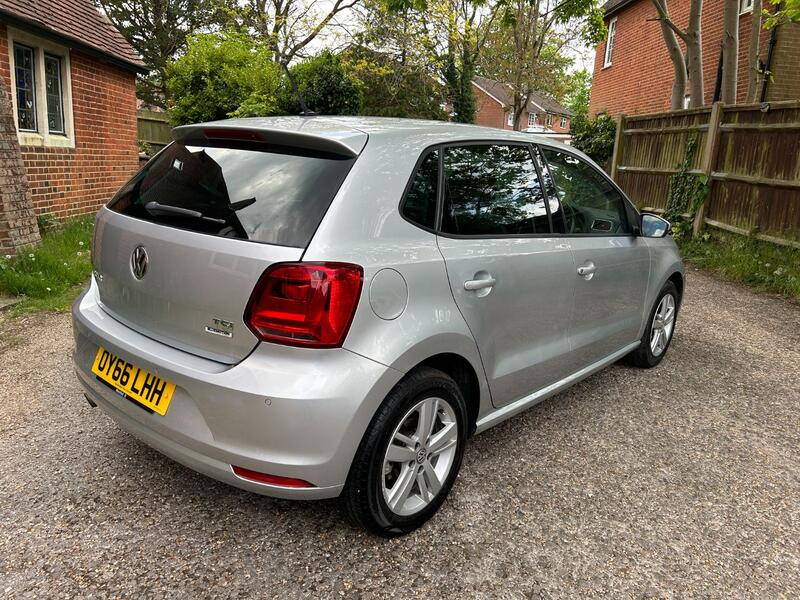 VOLKSWAGEN POLO