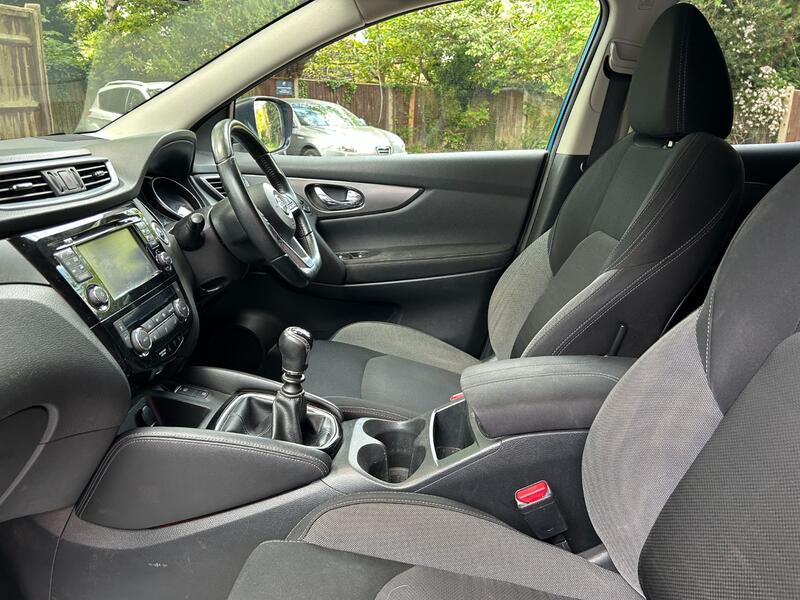 View NISSAN QASHQAI 1.2 DIG-T N-Connecta