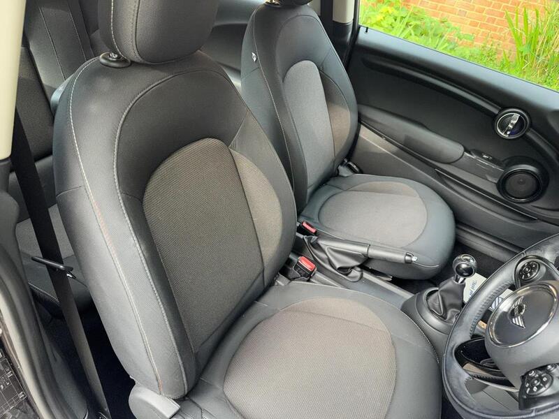MINI HATCH