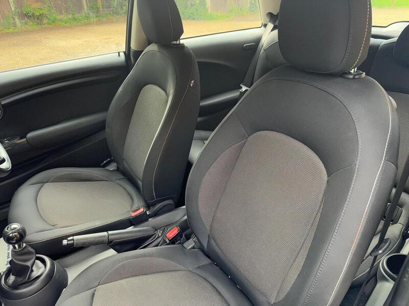 MINI HATCH