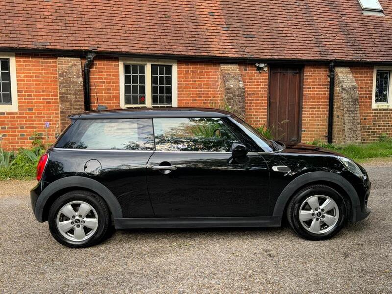View MINI HATCH 1.5 Cooper 3-Door Hatch