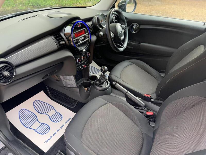 MINI HATCH