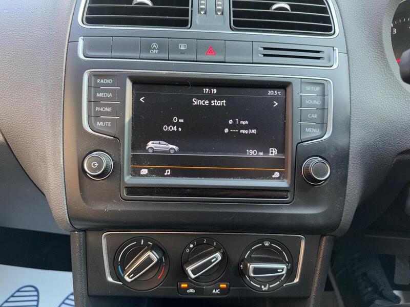 VOLKSWAGEN POLO
