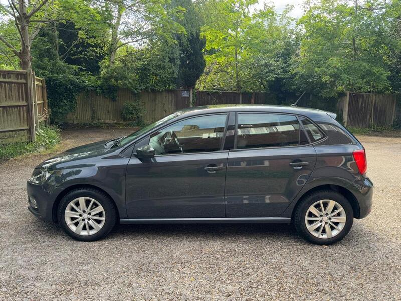 VOLKSWAGEN POLO