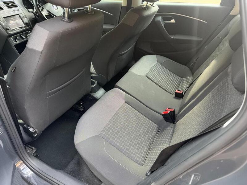 VOLKSWAGEN POLO