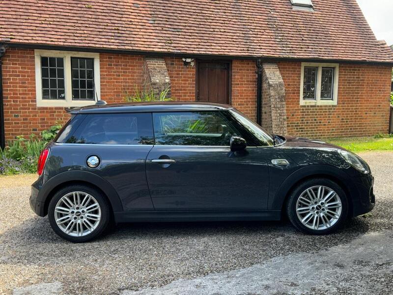 MINI HATCH