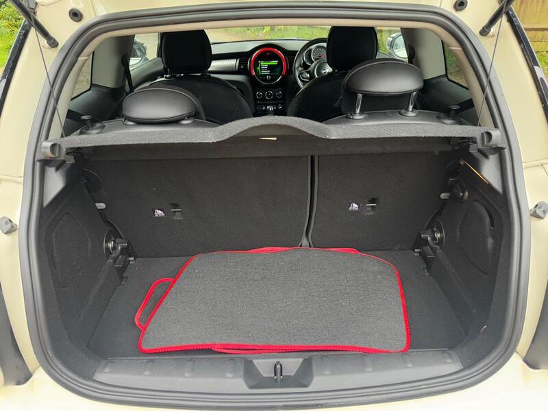 MINI HATCH