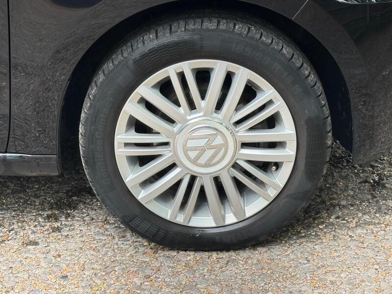 VOLKSWAGEN UP