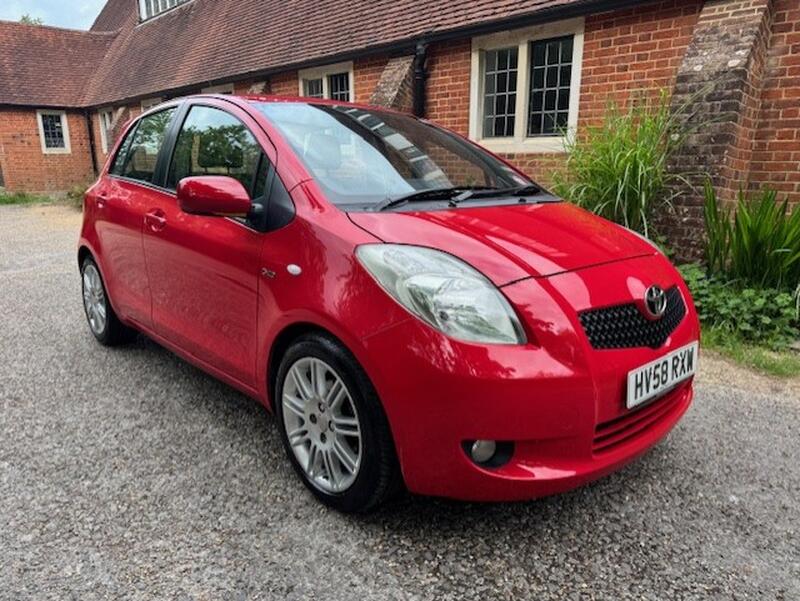 View TOYOTA YARIS 1.4 D-4D SR