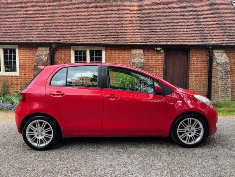 View TOYOTA YARIS 1.4 D-4D SR
