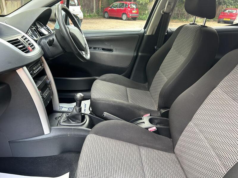 View PEUGEOT 207 1.6 VTi Sport