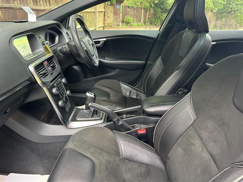 View VOLVO V40 2.0 R-Design T3